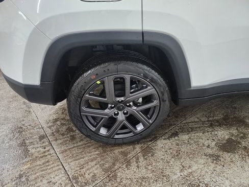 New 2026 Jeep Compass Latitude image 49