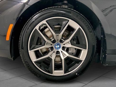 Used 2024 BMW i5 eDrive40i w/ Premium Package RWD image 11