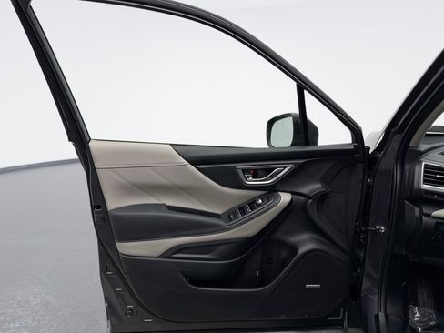 Used 2023 Subaru Forester Limited image 9