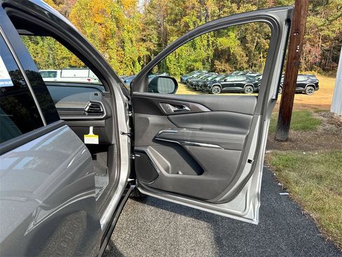 New 2026 Chevrolet Traverse High Country image 32