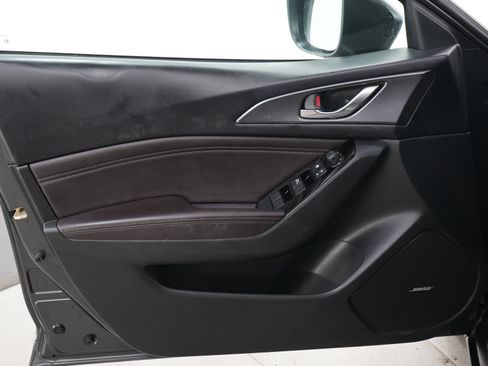 Used 2018 MAZDA MAZDA3 Grand Touring w/ Premium Equipment Package FWD image 20