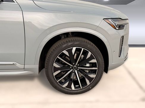 New 2026 Volvo XC90 B6 Plus w/ Protection Package Premier AWD/4WD image 12