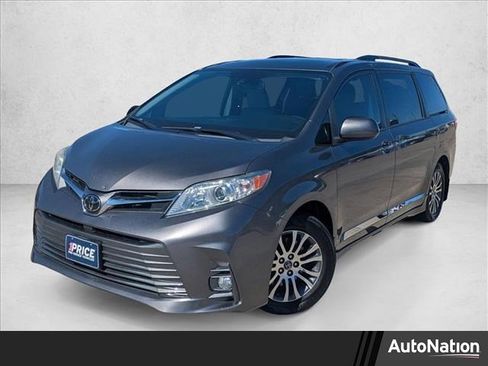 Used 2020 Toyota Sienna XLE Premium image 1