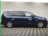 New 2025 Chrysler Pacifica Select image 3