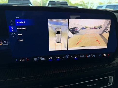 Used 2025 Chevrolet Traverse High Country FWD image 27