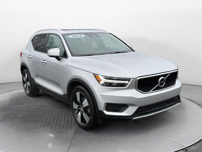 Used 2019 Volvo XC40 T5 Momentum