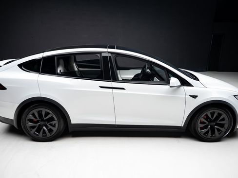 Used 2023 Tesla Model X Plaid image 32