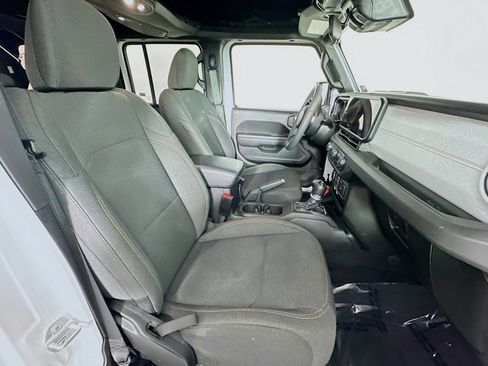 Used 2024 Jeep Wrangler Unlimited AWD/4WD image 8