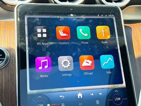 Used 2025 Mercedes-Benz GLC 300 4MATIC image 16