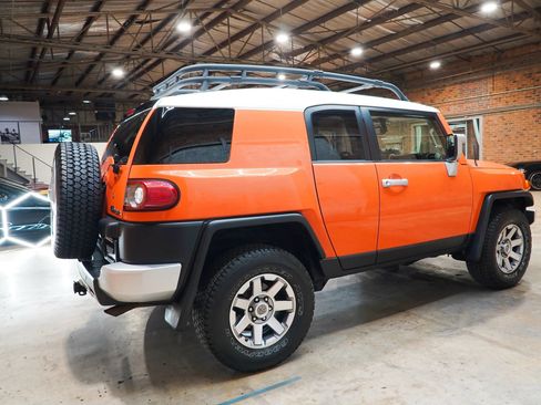 Used 2014 Toyota FJ Cruiser 4WD w/ Upgrade Package image 17