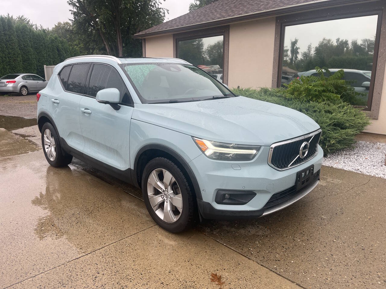 Used 2019 Volvo XC40 T5 Momentum AWD/4WD image 1