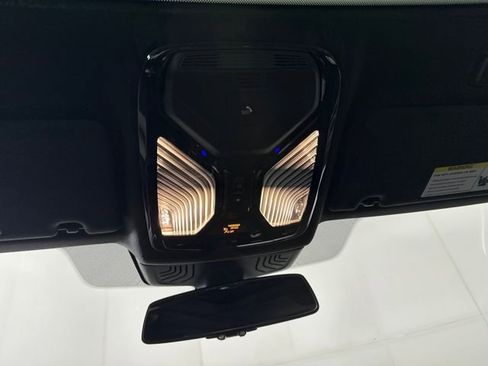 Used 2018 BMW 530e xDrive image 23