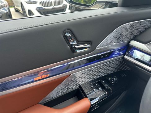 Used 2025 BMW 740i w/ Executive Package RWD image 30