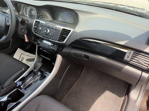 Used 2017 Honda Accord LX image 29