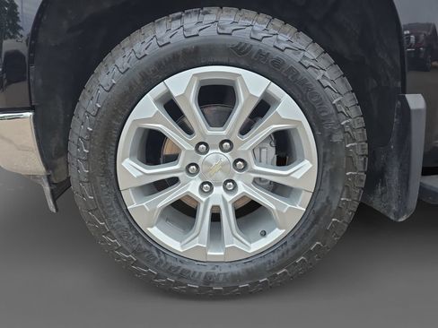 Used 2024 Chevrolet Silverado 1500 LTZ w/ Z71 Off-Road Package AWD/4WD image 15
