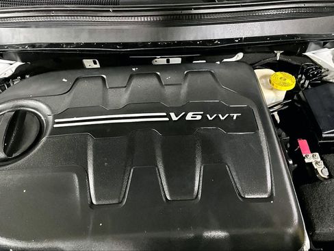 Used 2016 Jeep Cherokee Latitude w/ Comfort/Convenience Group image 33