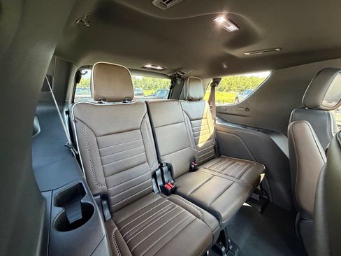 Used 2025 GMC Yukon Denali Ultimate AWD/4WD image 28