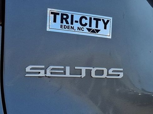 Used 2024 Kia Seltos EX AWD/4WD image 32