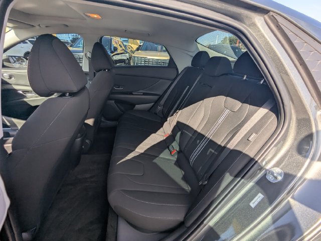 Used 2025 Hyundai Elantra SEL FWD image 14