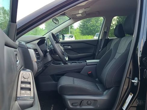 Used 2024 Nissan Rogue SV AWD/4WD image 12