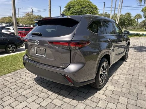 Used 2024 Toyota Highlander XLE FWD image 35