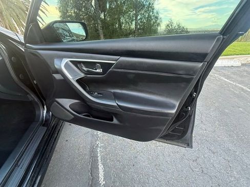 Used 2018 Nissan Altima 2.5 SR w/ SR Midnight Edition image 9