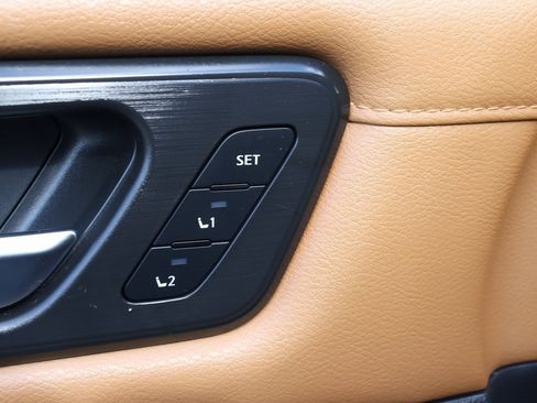 Used 2025 Nissan Armada Platinum Reserve image 15