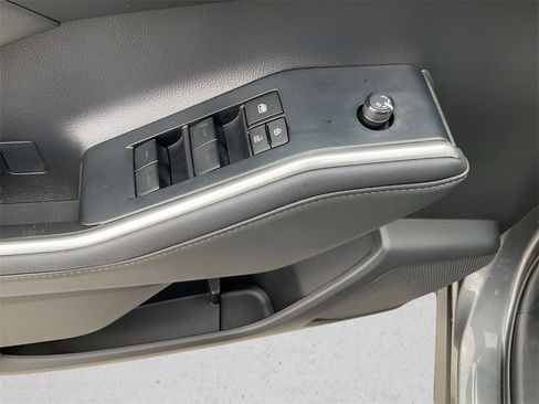 Used 2024 Toyota Highlander XLE image 4