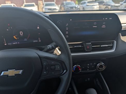 Used 2025 Chevrolet TrailBlazer LT AWD/4WD image 42