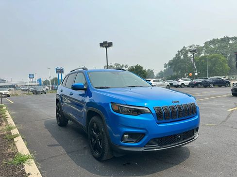 Used 2021 Jeep Cherokee Latitude Plus w/ Sun & Sound Group AWD/4WD image 3