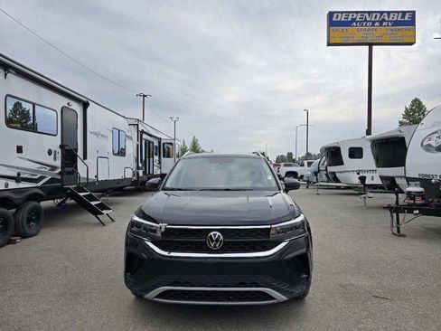 Used 2022 Volkswagen Taos SE image 2