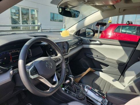 Used 2023 Volkswagen Taos SEL image 3