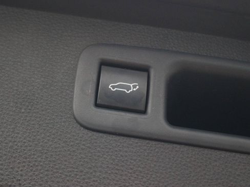 Used 2021 Toyota Highlander Limited AWD/4WD image 12
