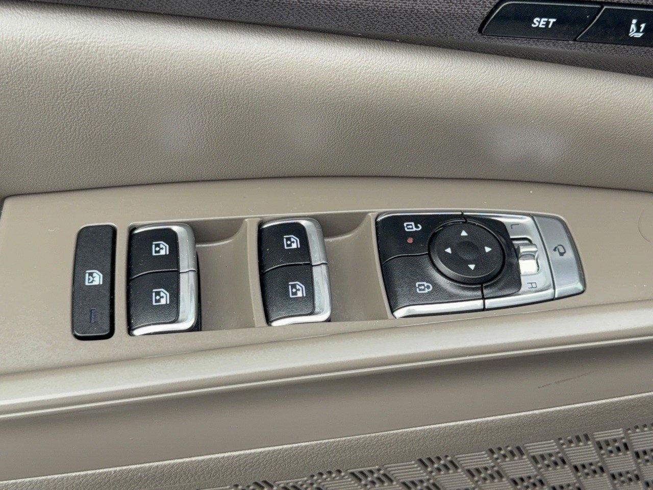 Used 2025 Kia Carnival EX FWD image 15
