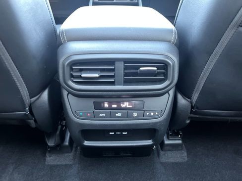 Used 2024 Honda Pilot Touring image 33