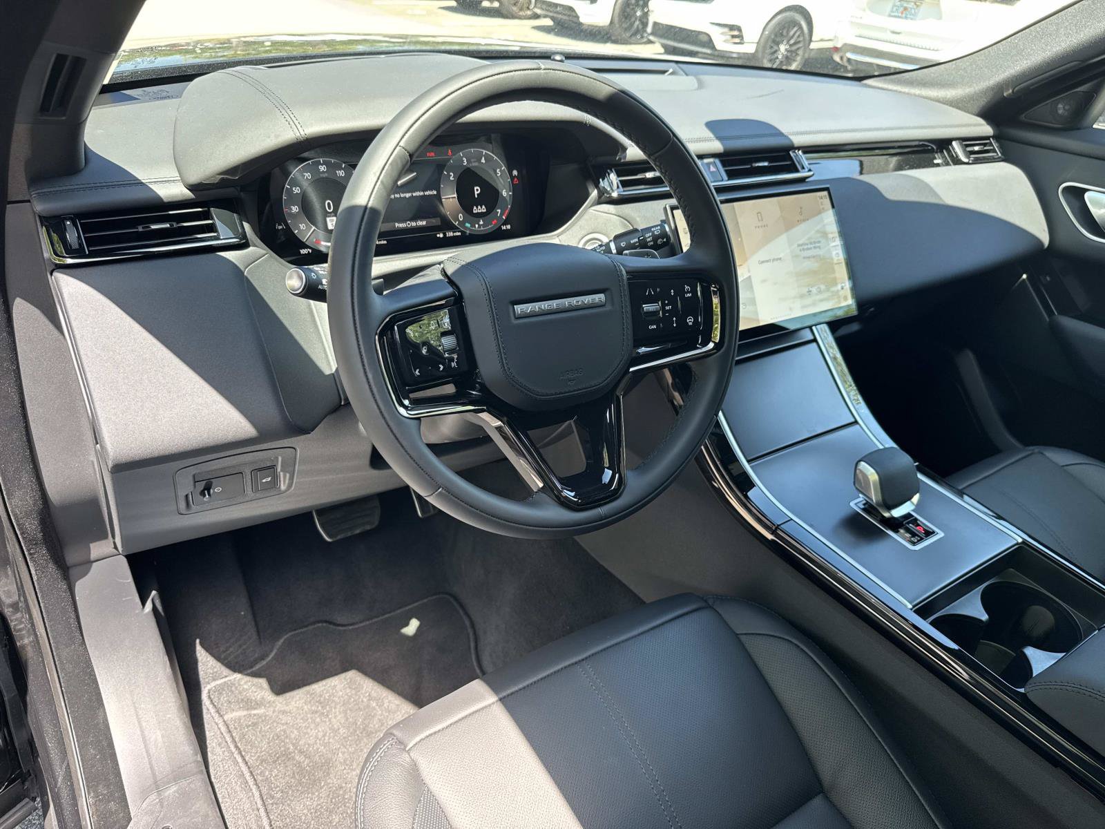 Used 2026 Land Rover Range Rover Velar Dynamic SE AWD/4WD image 23