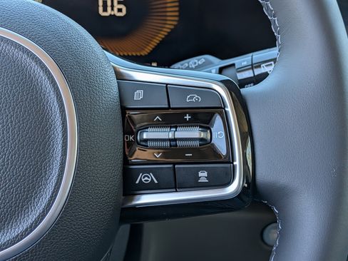 New 2026 Kia Carnival EX image 29