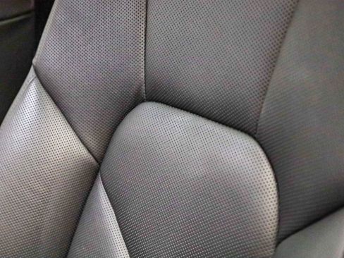 Certified 2025 Porsche Macan image 26