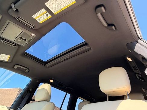 Used 2024 INFINITI QX80 Sensory AWD/4WD image 12