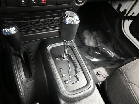 Used 2018 Jeep Wrangler Unlimited Sport S AWD/4WD image 21