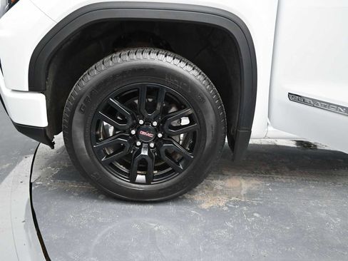 Used 2025 GMC Sierra 1500 Elevation image 12