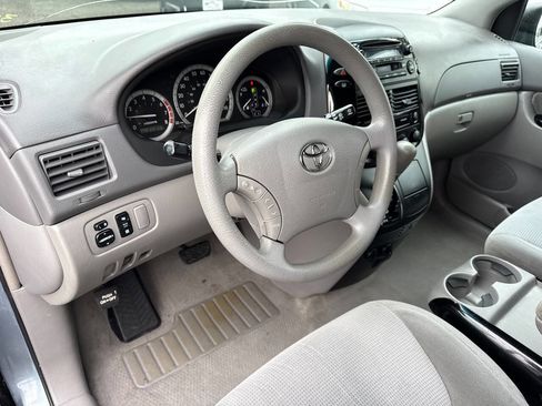 Used 2004 Toyota Sienna LE image 10