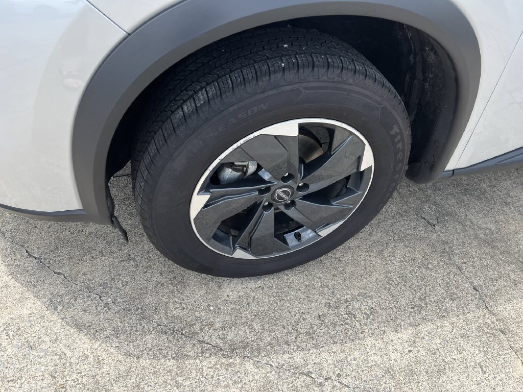 Used 2025 Nissan Rogue SV AWD/4WD image 10