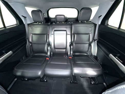 Used 2021 Ford Explorer XLT w/ Equipment Group 202A AWD/4WD image 23