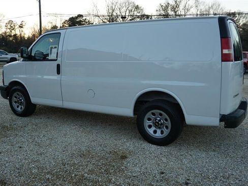 Used 2010 Chevrolet Express 1500 image 11