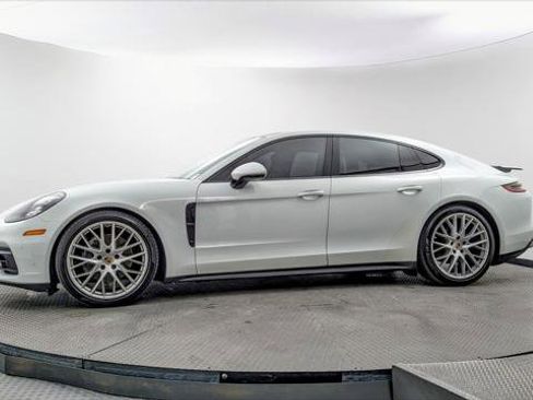 Used 2017 Porsche Panamera 4 AWD/4WD image 3