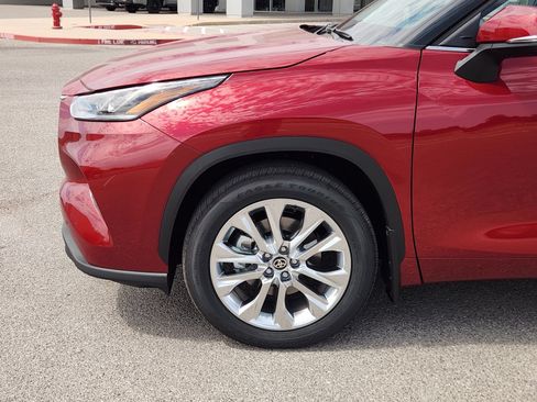 New 2026 Toyota Highlander Limited AWD/4WD image 9