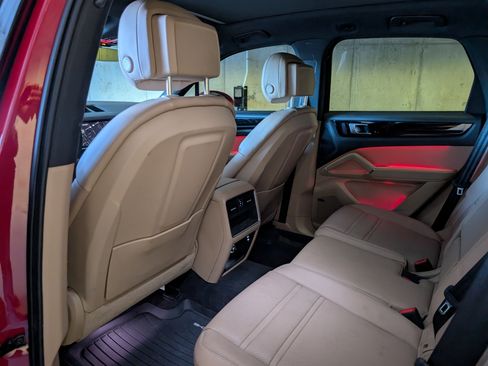 Used 2023 Porsche Cayenne image 23