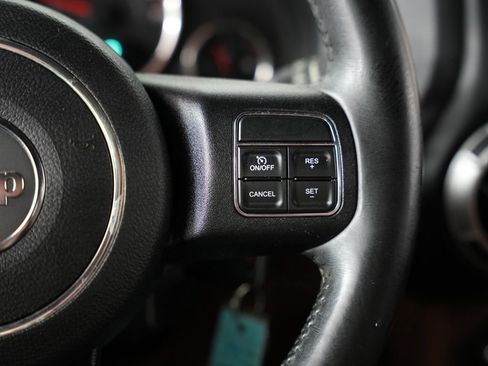 Used 2015 Jeep Wrangler Unlimited Sahara w/ Connectivity Group AWD/4WD image 13