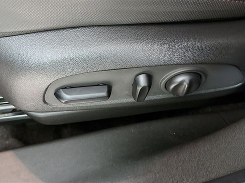 Used 2021 Chevrolet TrailBlazer RS w/ Technology Package image 22